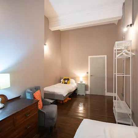 High Living @ Ferguson Court Apartament