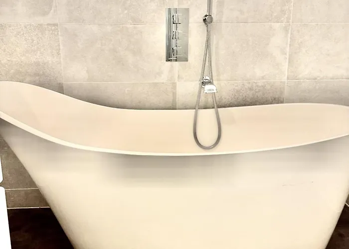 High Living @ Ferguson Court *